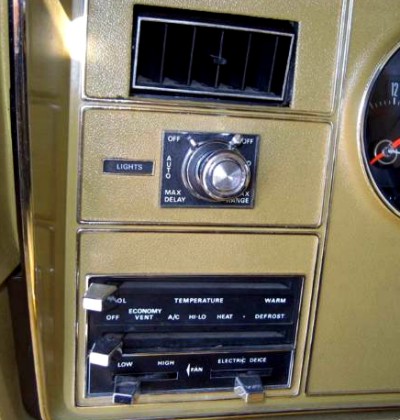 Image: 1976 Ford Thunderbird with optional Autolamp